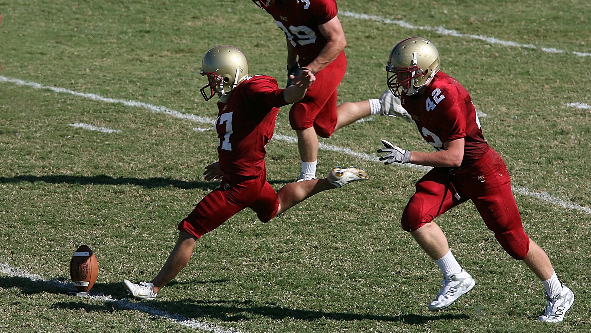 黄喜灿的钢铁防线，拜仁血拼巴萨背后的战术密码