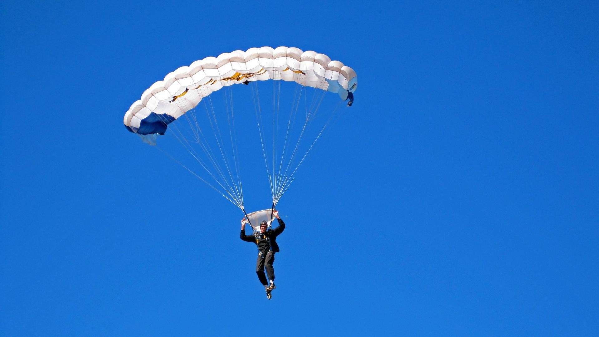 开云体育app-当足球战术遇见F1赛道，突尼斯式压制与卡塞米罗的赛道接管哲学
